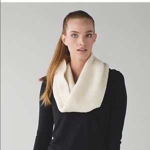 Lululemon Falling Freely Neck Warmer